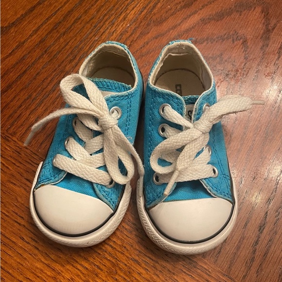 Toddler Turquoise Converse. Size 4 - Picture 1 of 1